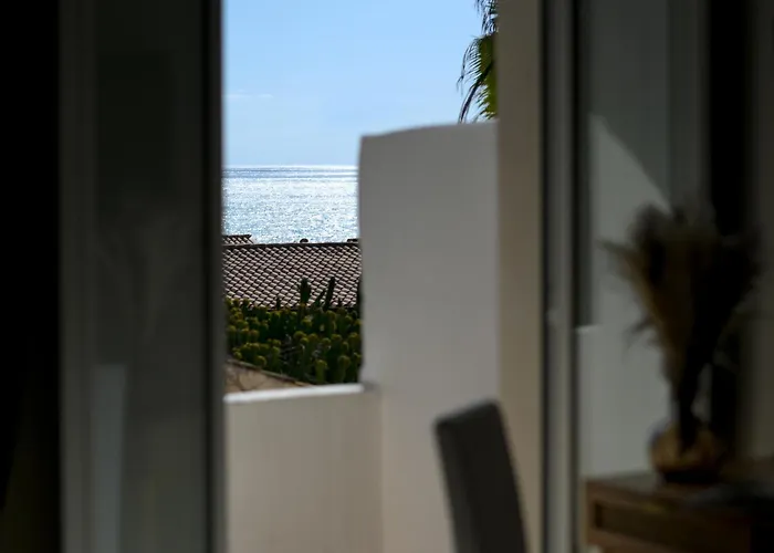 Due Passi Dal Mare